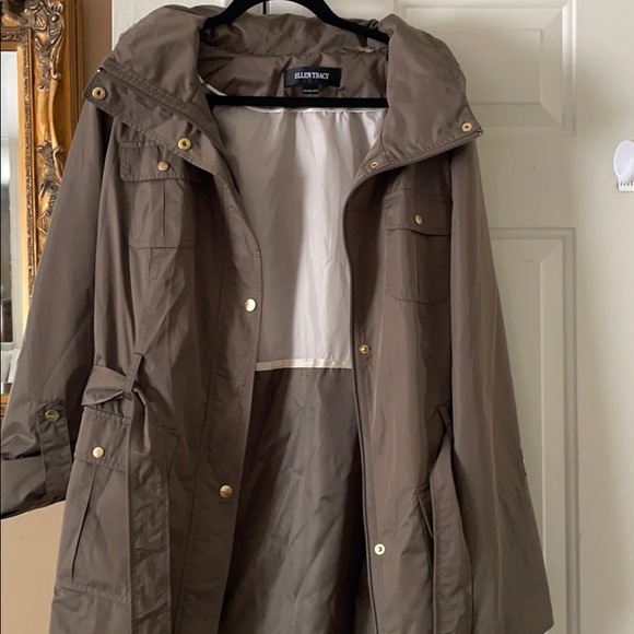 Adjustable sleeve and hood Ellen Tracy Trench Coat - Picture 11 of 11
